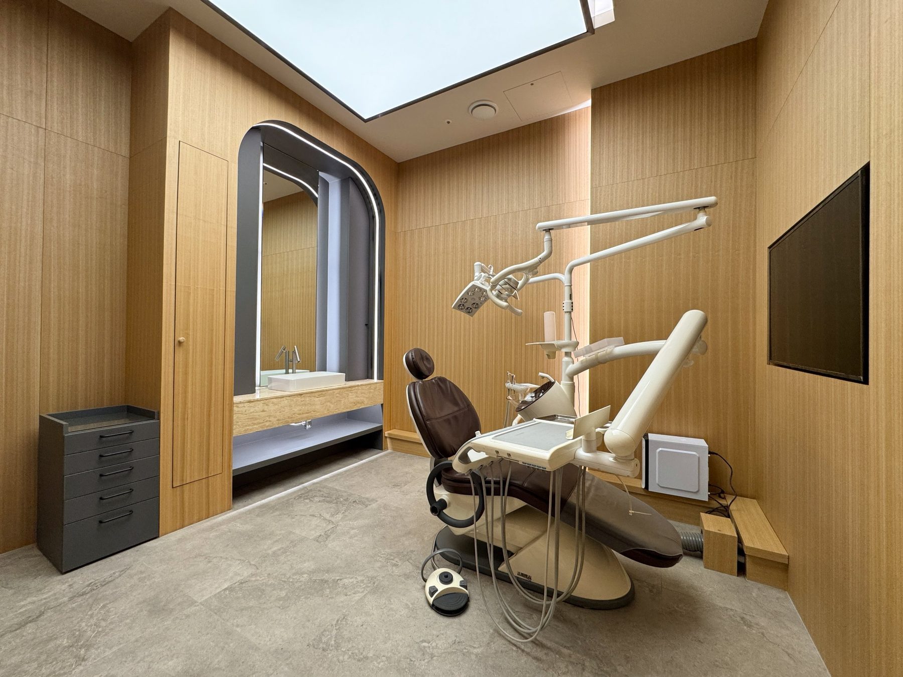 Treatment room with dental chair and monitor at Heal Dental Hospital